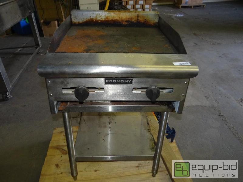 lot 1487 image: Economy brand PROPANE flat grill with ss sta...
