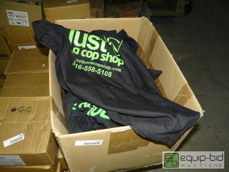 lot 1500 image: Lot of 22 printed T-shirts. Various sizes. Al...