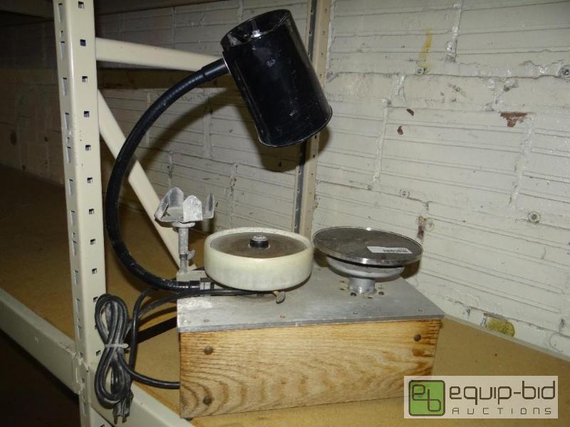 lot 1507 image: Piece of optical equipment with lamp....