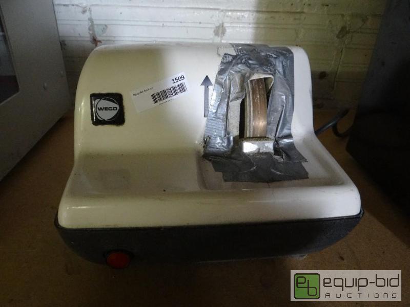 lot 1509 image: Weco&nbspM-GMBH optical grinder. Powers on....