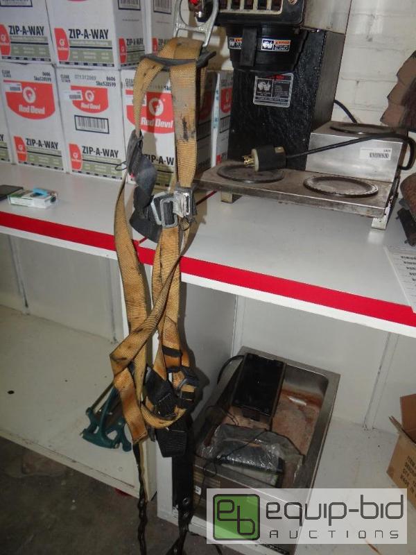 lot 1510 image: Fall protection harness....