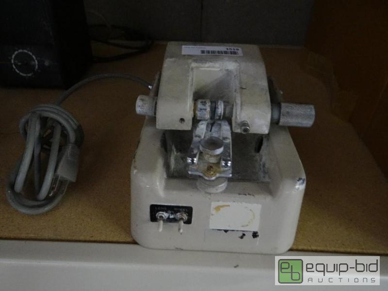 lot 1519 image: Optical machine. Powers on....