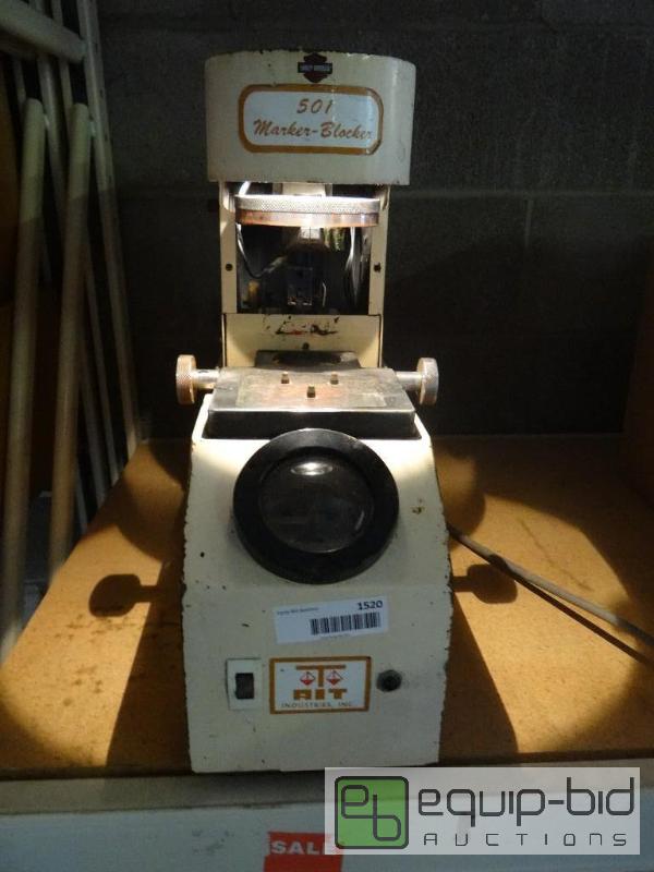 lot 1520 image: AIT Industries 501 marker-blocker. Powers on....