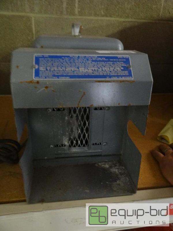 lot 1525 image: Baldor dust collector. Counter top unit. Powe...