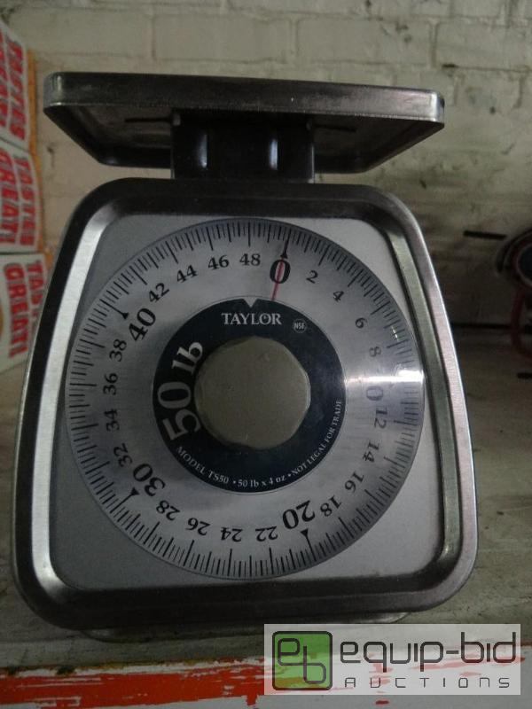 lot 1554 image: Taylor 50lb&nbspcapacity counter top scale.&...