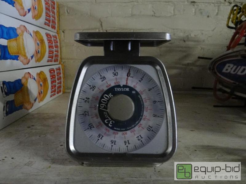 lot 1555 image: Taylor 32 oz&nbspcapacity counter top scale....