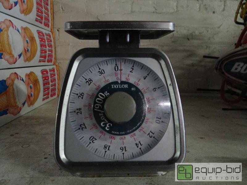 lot 1556 image: Taylor 32 oz capacity counter top scale.  Jus...
