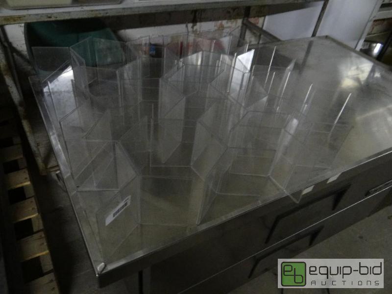 lot 1802 image: Lot of 30 plastic 3 sided table tents....
