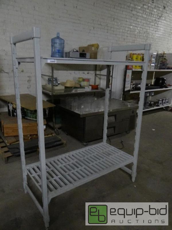 lot 1813 image: Cambro plastic heavy duty metro style rack wi...