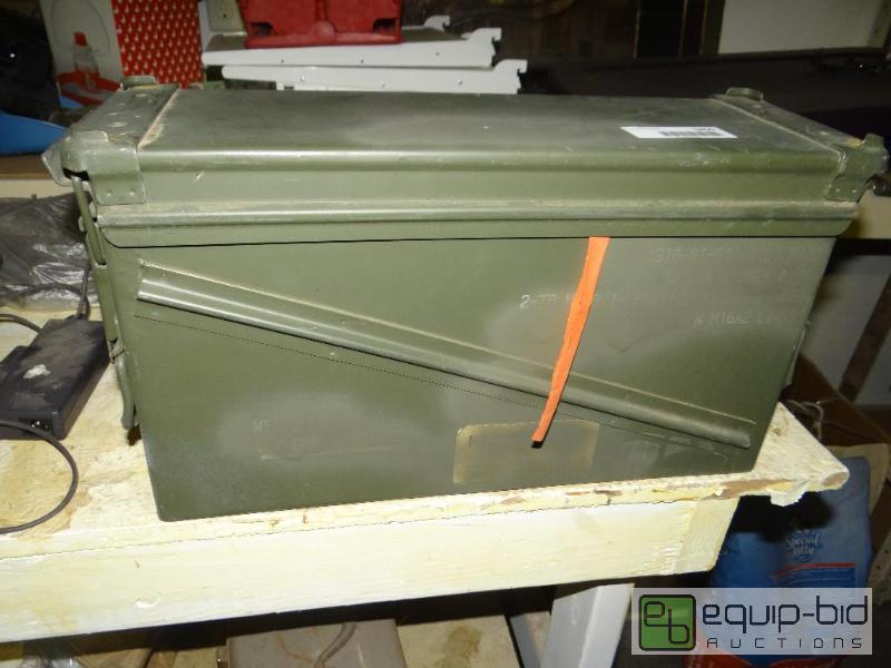 lot 1850 image: Large metal military ammo can....