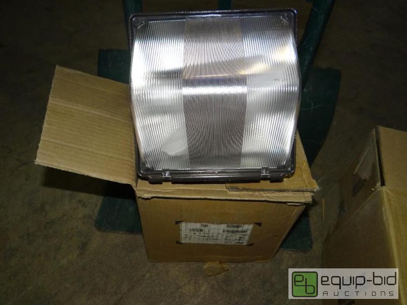 lot 1851 image: Lot of 2 new in box outdoor lights....