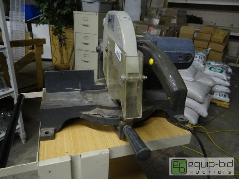 lot 1870 image: Tool star 10&quot miter saw. Works....