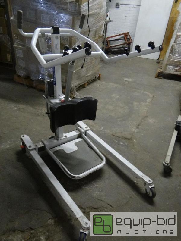 lot 1877 image: Invacare Reliant RPS 440 ee stand up lift.  C...