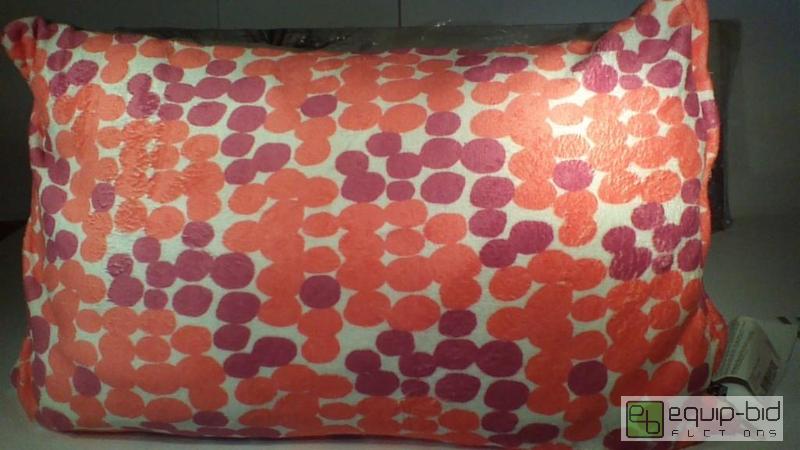 lot 7411 image: DENY Premium Custom Pet BedPillow     Reta...