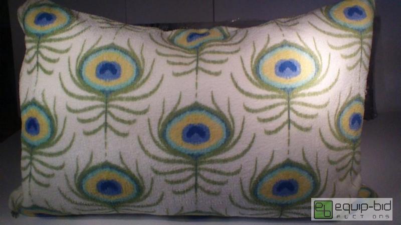 lot 7414 image: DENY Premium Custom Pet BedPillow     Reta...