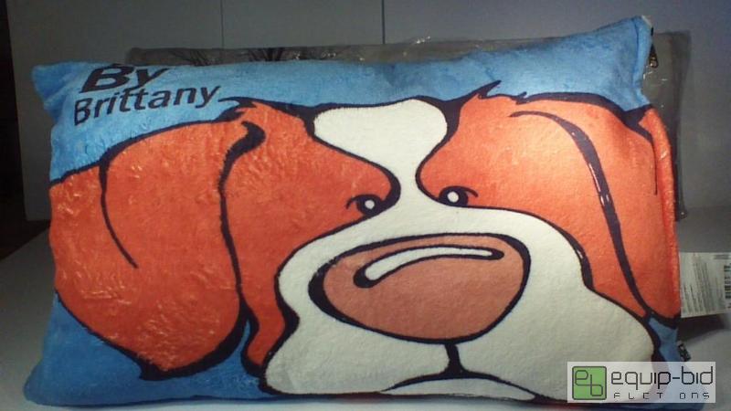 lot 7420 image: DENY Premium Custom Pet BedPillow     Reta...