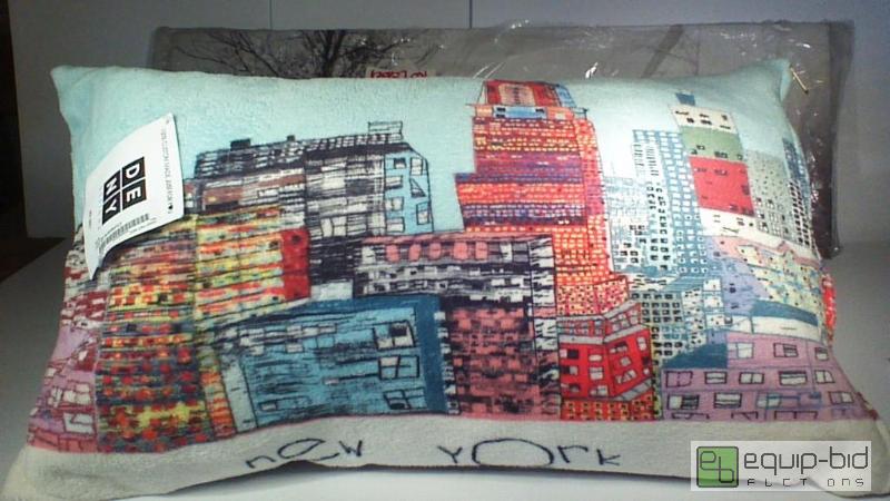 lot 7421 image: DENY Premium Custom Pet BedPillow     Reta...