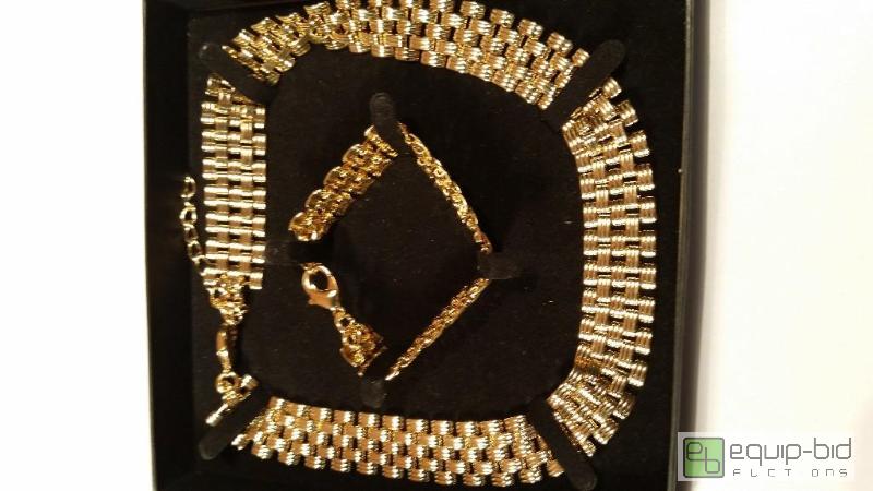 lot 7562 image: Fashion Jewelry     See Pics for detailsin...