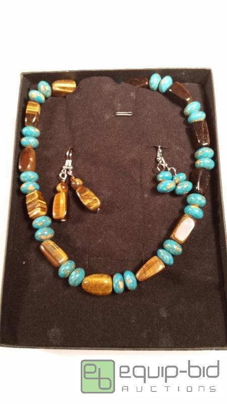 lot 7571 image: Fashion Jewelry     See Pics for detailsin...