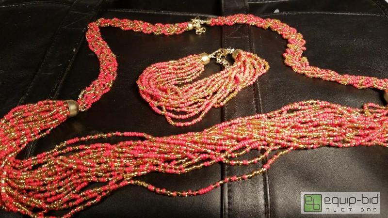 lot 7582 image: Fashion Jewelry     See Pics for detailsin...