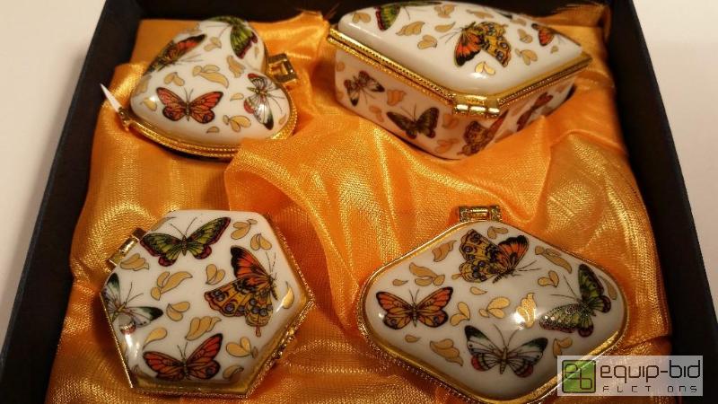 lot 7586 image: Fashion Jewelry     See Pics for detailsin...