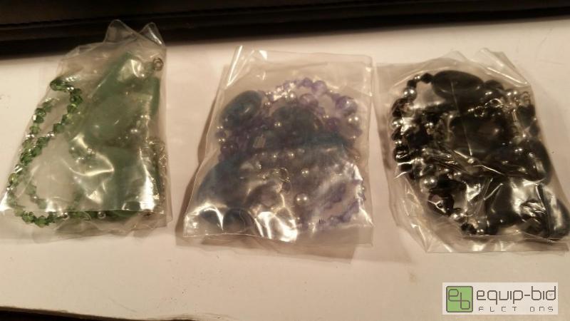 lot 7591 image: Fashion Jewelry     See Pics for detailsin...