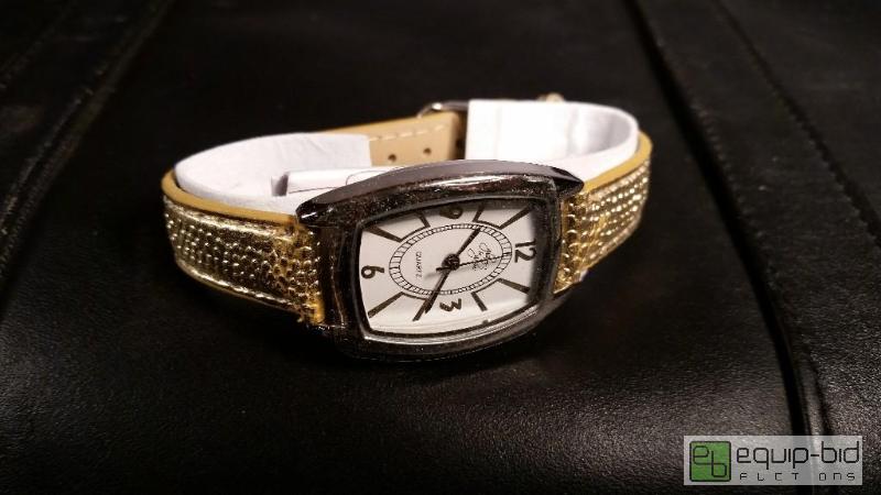 lot 7592 image: Fashion Jewelry     See Pics for detailsin...