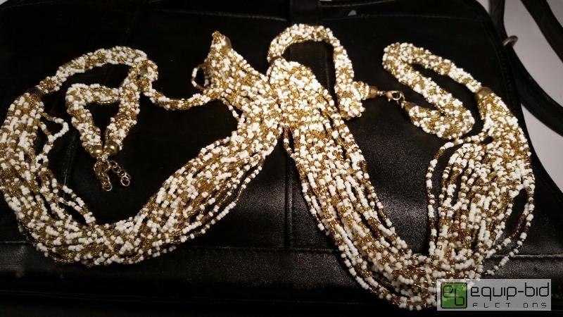 lot 7593 image: Fashion Jewelry     See Pics for detailsin...
