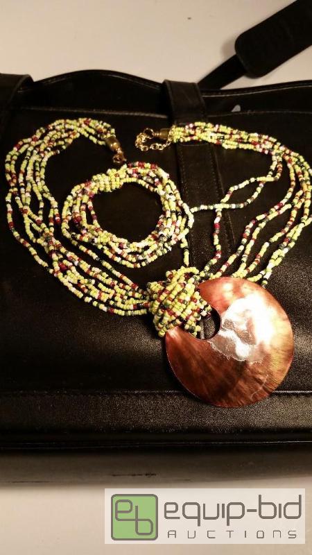 lot 7594 image: Fashion Jewelry     See Pics for detailsin...