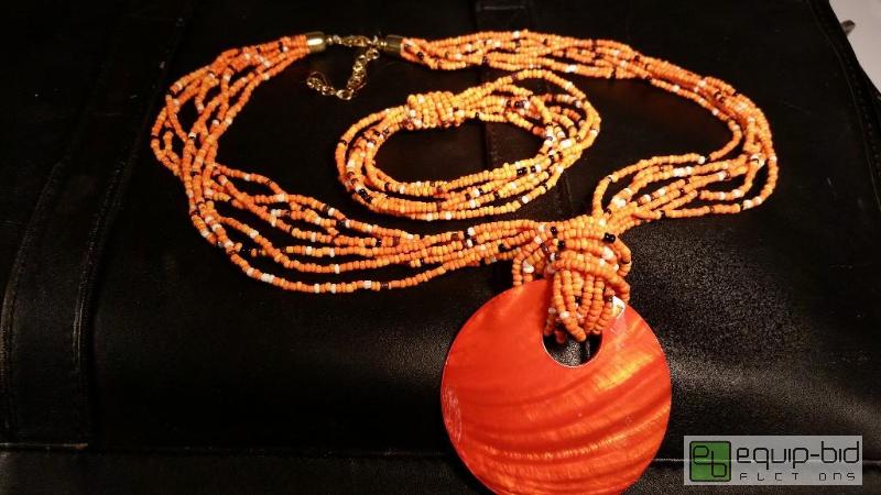 lot 7596 image: Fashion Jewelry     See Pics for detailsin...
