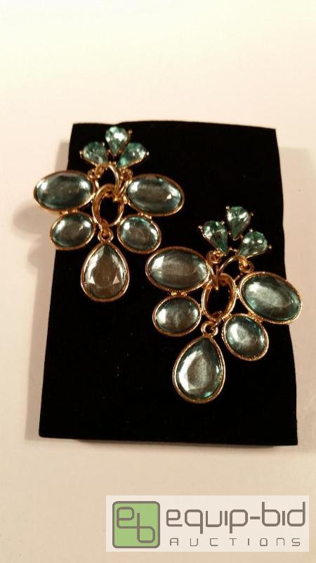 lot 7604 image: Fashion Jewelry     See Pics for detailsin...