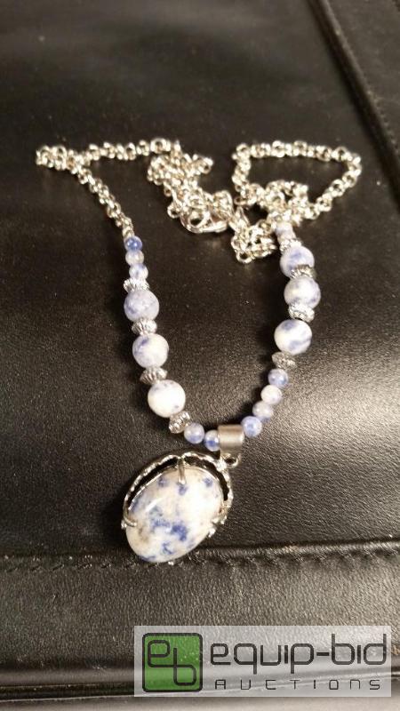 lot 7606 image: Fashion Jewelry     See Pics for detailsin...