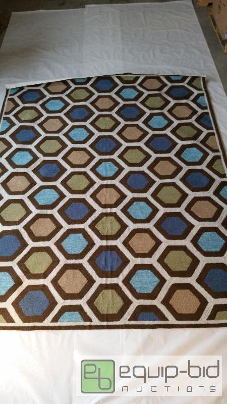 lot 8037 image: Honeycomb 8 SQUARE. Aqua. Handtufted 50% Po...