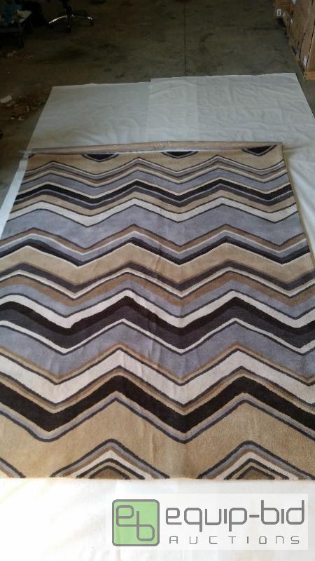 lot 8057 image: Chevron Rug 76&quotx96&quot. Neutral. 10...