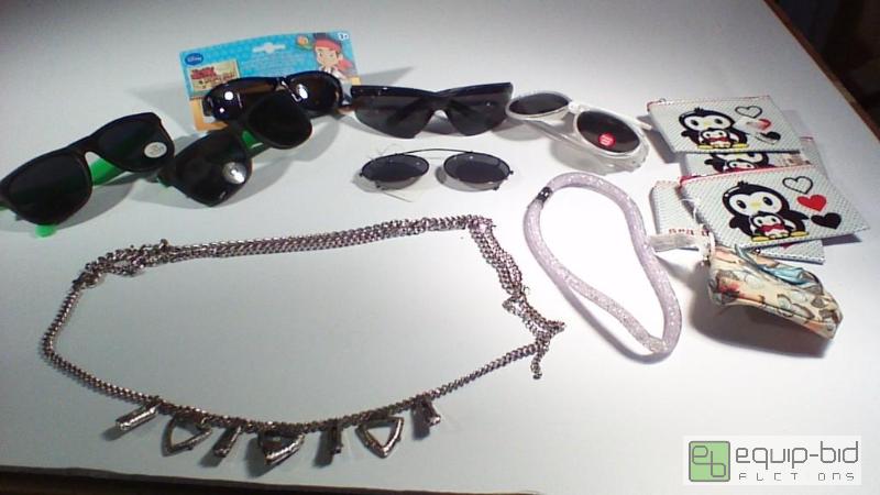 lot 8681 image: Lot of Assorted Fun Stuff...