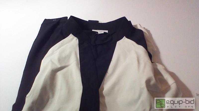 lot 8702 image: Liz Lange Maternity Blouse     Shelf pull. ...