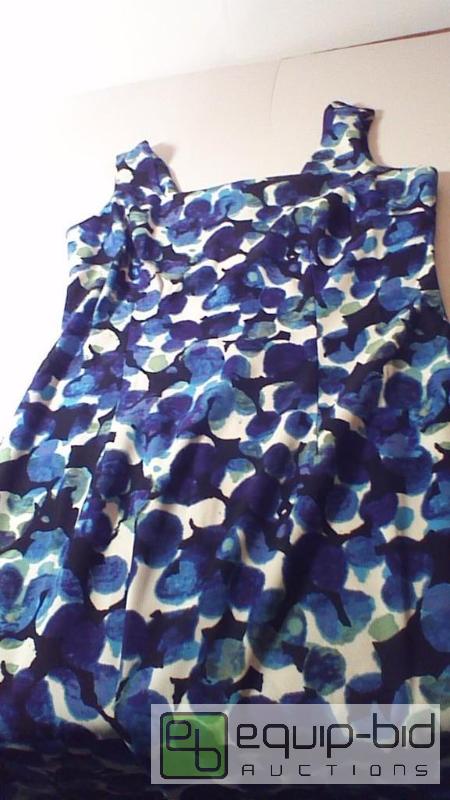 lot 8711 image: Travel Smith Dress       Size 4. &nbspShel...