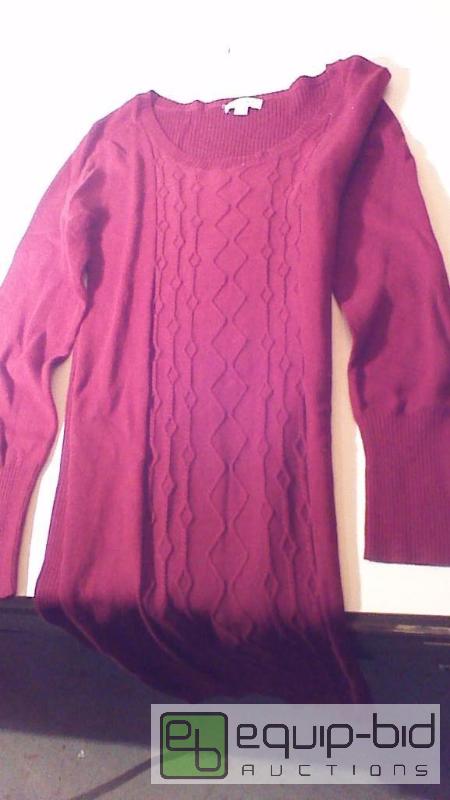 lot 8712 image: Liz Lange Maternity Dress     Size SP. &nb...