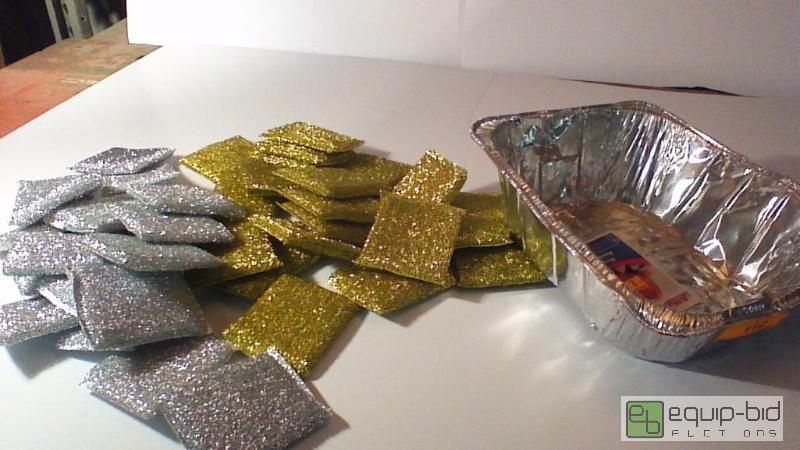 lot 8767 image: Lot of Cleaning Pads and a Pan     20 Silve...
