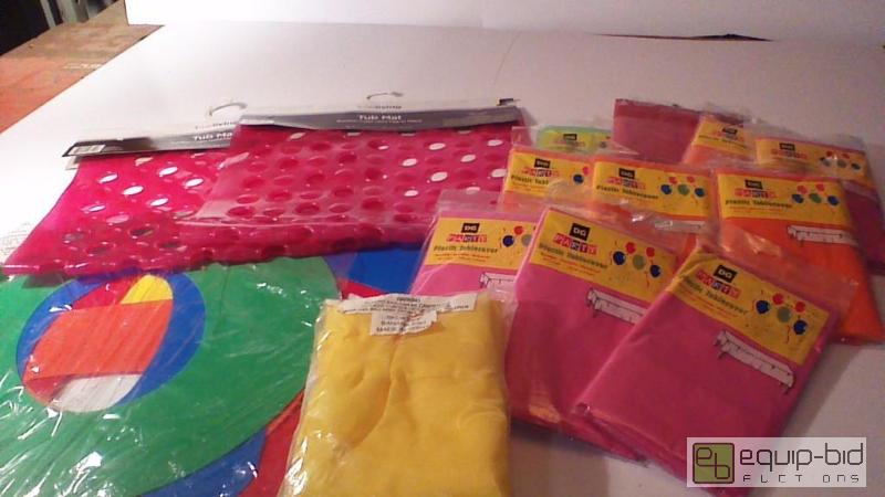 lot 8772 image: Colorful Lot     2 Tub Mats   10 Plastic Pa...
