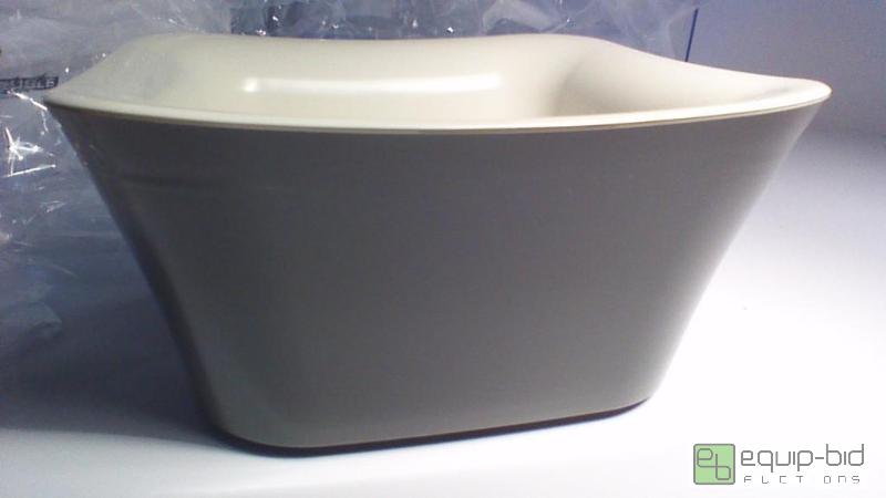lot 8993 image: Designer Coldmaster&nbsp1 Qt. Flared Squar...