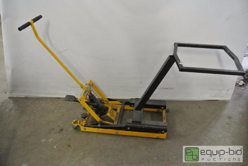 lot 1001 image: General Hydraulics 1500lb. ATV Lift...