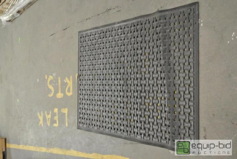 lot 1010 image: Large Rubber Mat   54x33 ...