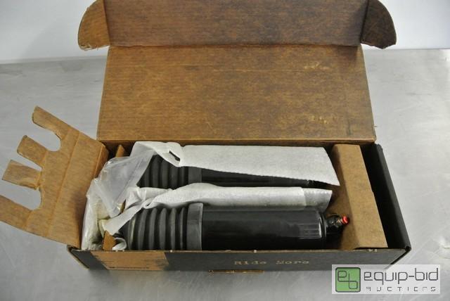 lot 122 image: Set Of Rear Shocks   Model 54662-09 G5E3-10Al...