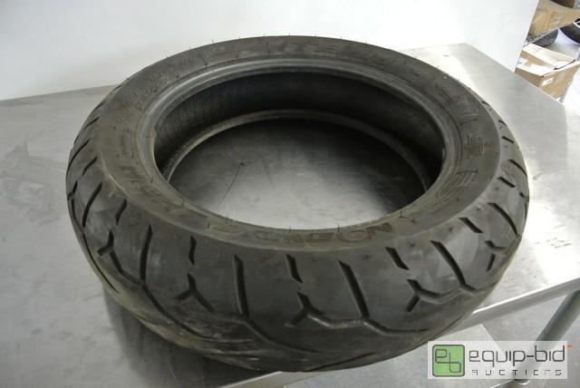 lot 152 image: Pirelli Night Dragon Motorcycle Tire   18065...