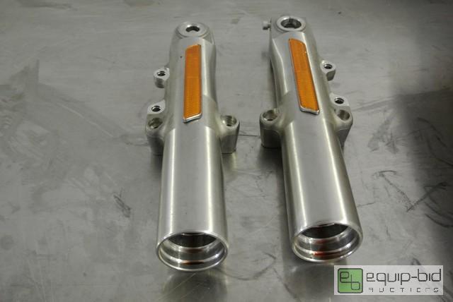 lot 182 image: Set of Showa Fork Lowers FLHX StockAll items ...
