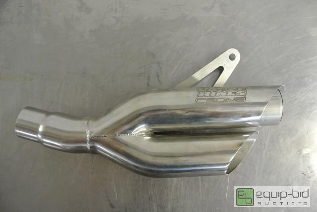 lot 225 image: Vance &amp Hines Exhaust Tip with Removable ...