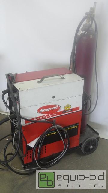 lot 61 image: Snap-on Muscle Mig Welding Machine Model MM25...