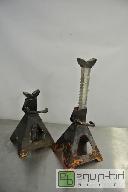 lot 82 image: Pair of Heavy Duty Car Stands 6 ton Capacity ...