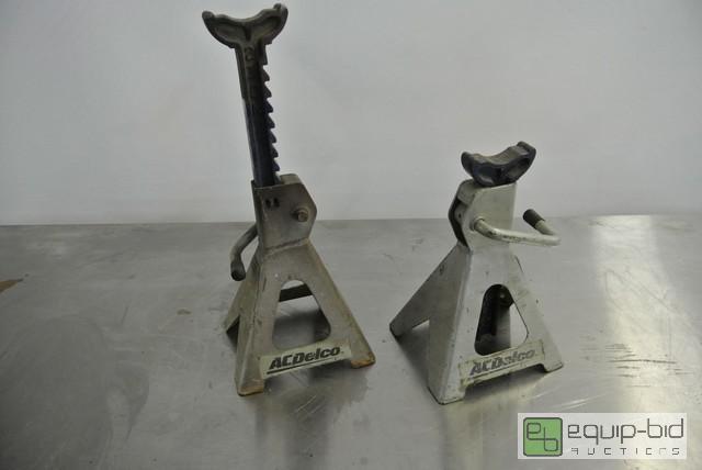 lot 83 image: Pair of Heavy Duty Car Stands 2 ton Capacity ...